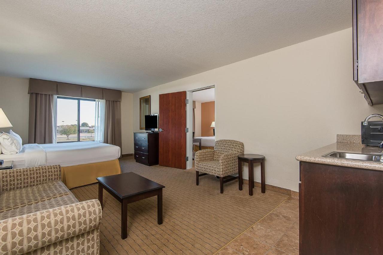 Holiday Inn Express And Suites Lafayette East By Ihg Exterior foto
