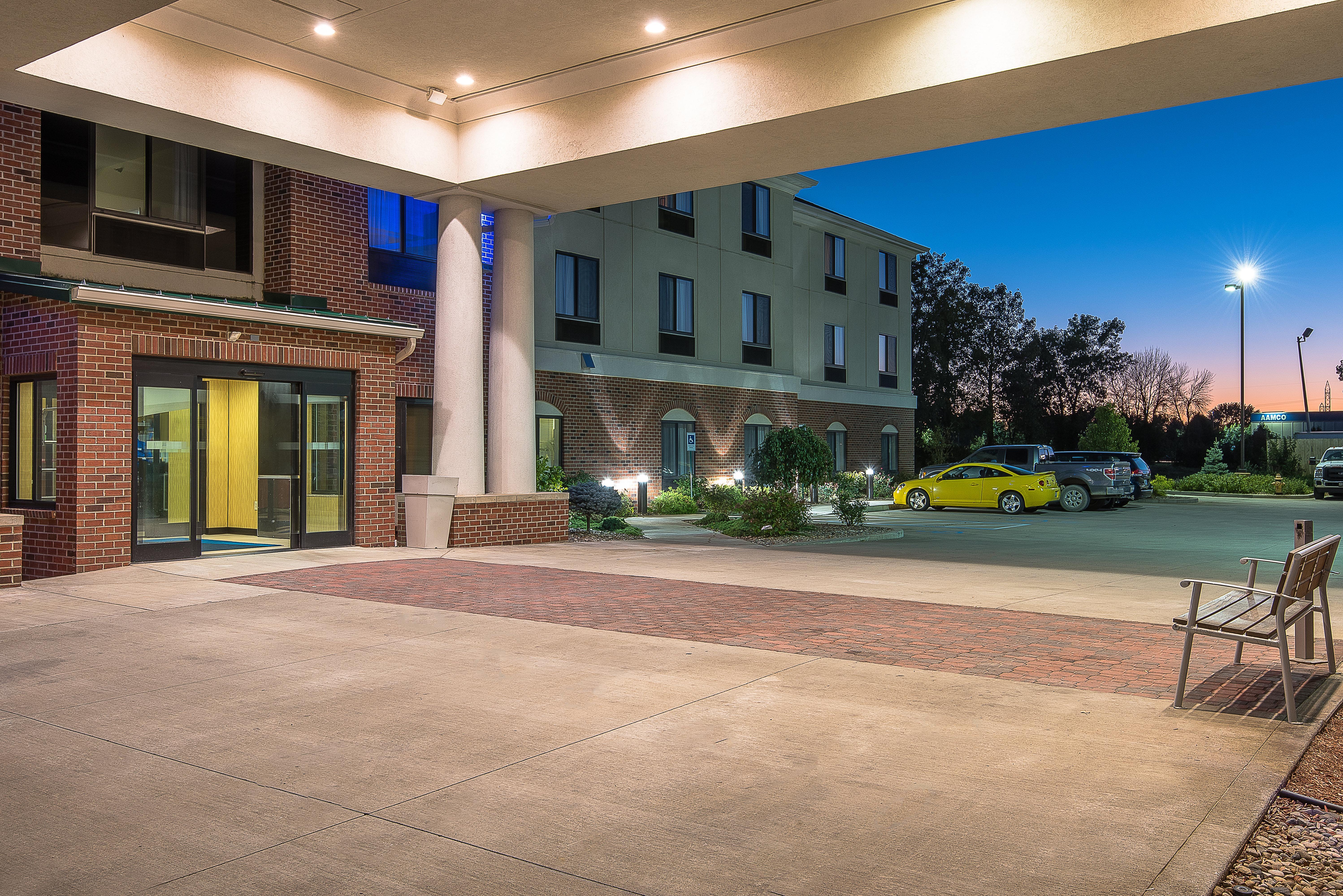 Holiday Inn Express And Suites Lafayette East By Ihg Exterior foto